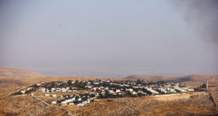 نمای دور از شهرک یهودی‌نشین کوخاف هاشَهَر واقع در کرانۀ باختری