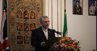 حضور کارکنان وزارت خارجه بریتانیا در جشن پیروزی انقلاب اسلامی یک ماه پس از کشتار دی ماه