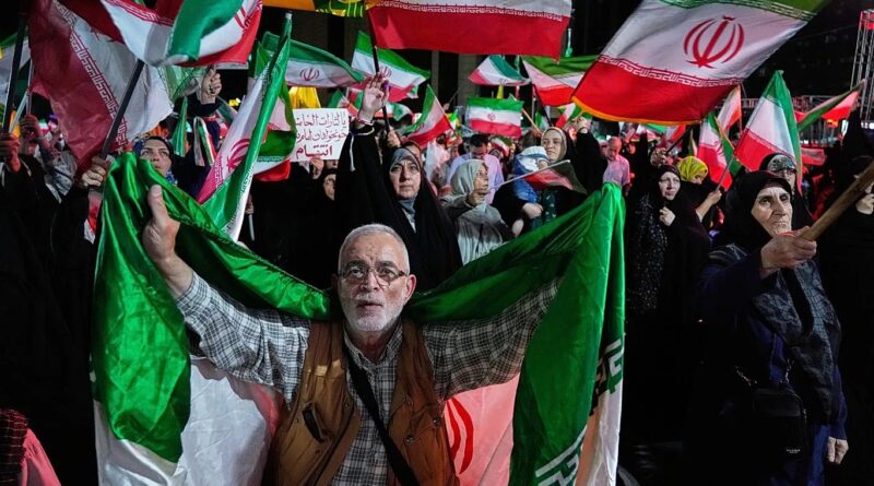 شمارش معکوس برای «امضای الکترونیکی» تفاهم‌نامه ایران و آمریکا؛ مخالفان توافق تجمع شبانه برگزار کردند