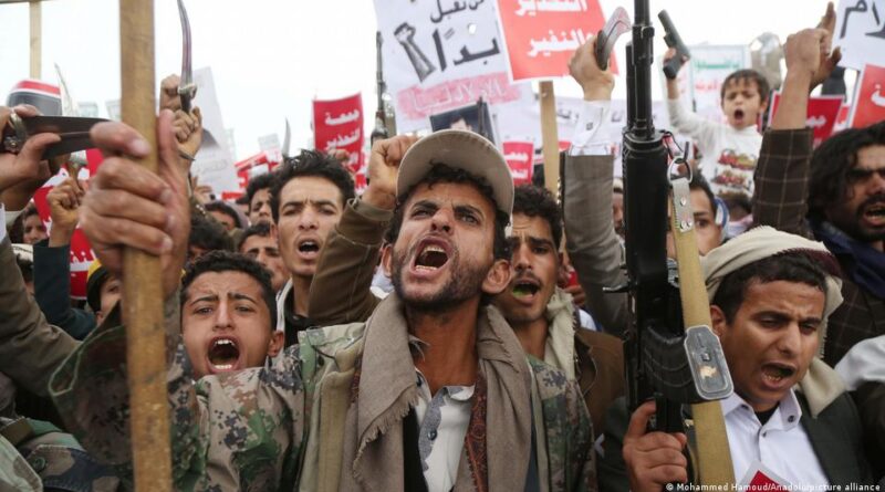 حوثی‌ها: پالایشگاه جیزان آرامکوی عربستان را هدف قرار دادیم