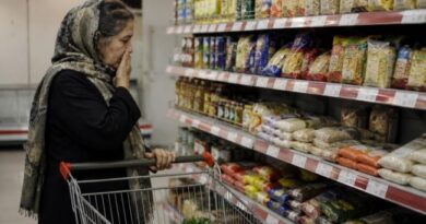 گرانی افسارگسیخته و حذف وعده‌های غذایی؛ «از هر دو ایرانی یک نفر فقیر است»