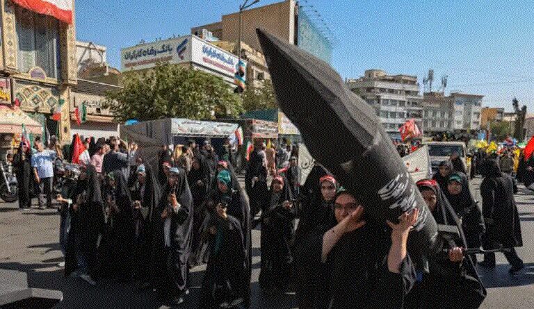 در آستانه سال تحصیلی جدید، نظامی‌سازی مدارس در ایران تشدید شده است
